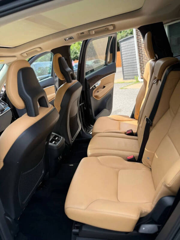 2016 Volvo XC90 T6 Momentum