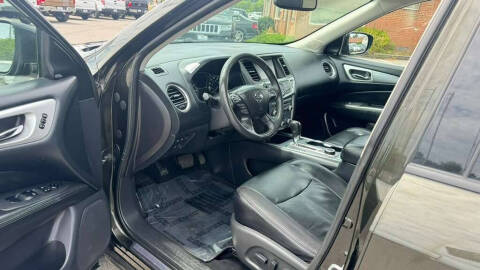 2017 Nissan Pathfinder SL