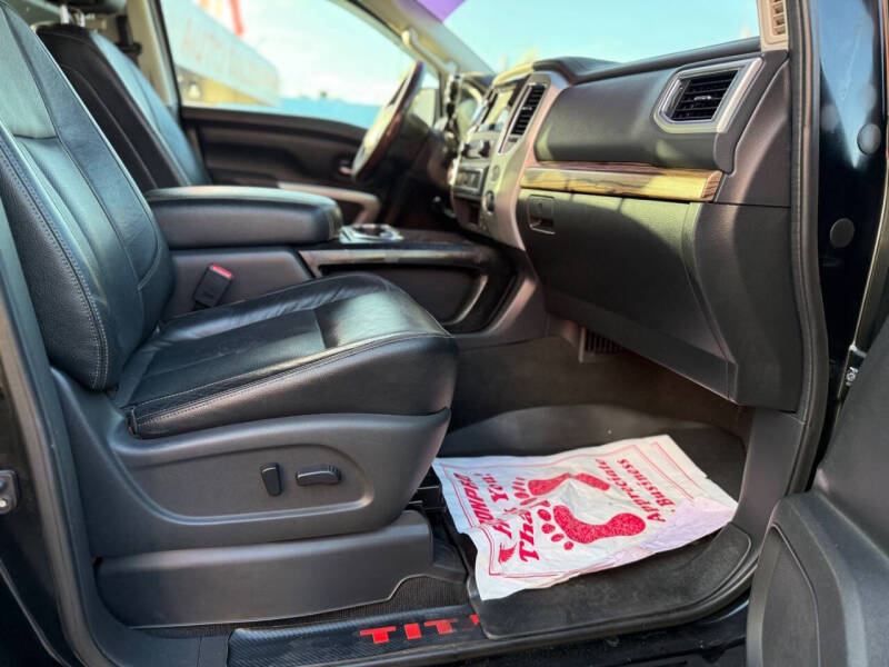 2017 Nissan Titan SL