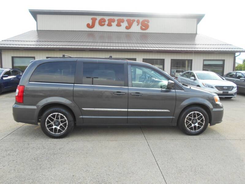 2016 Chrysler Town and Country for sale at Jerry's Auto Mart in Uhrichsville OH