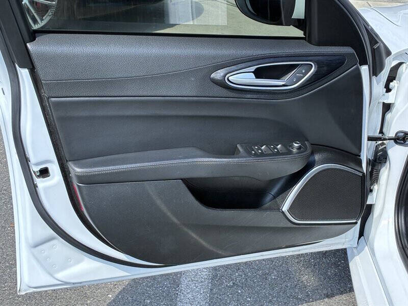 2019 Alfa Romeo Giulia Sport