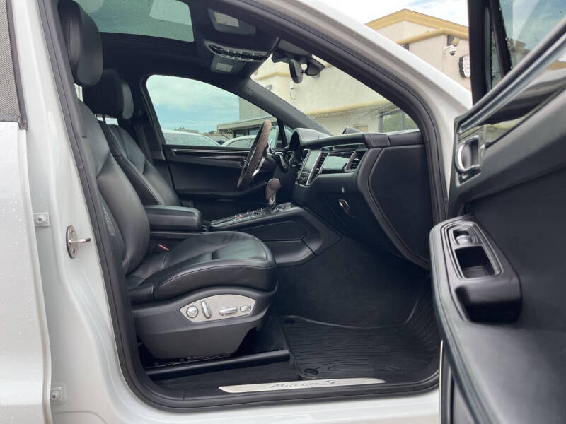 2017 Porsche Macan S