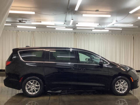 2027 Chrysler Pacifica LX
