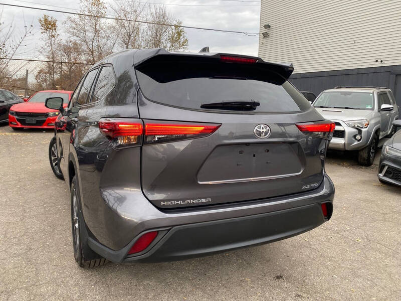 2022 Toyota Highlander XLE