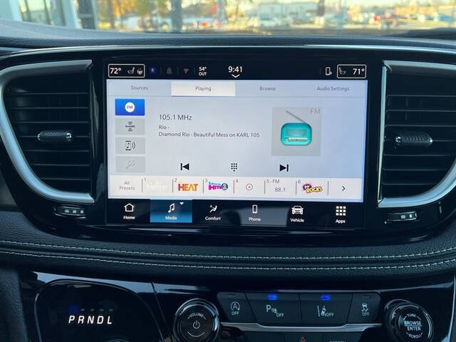 2026 Chrysler Pacifica Select