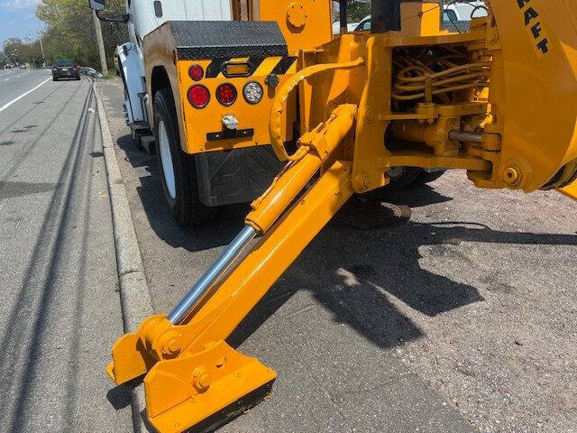 2015 Freightliner M2 106