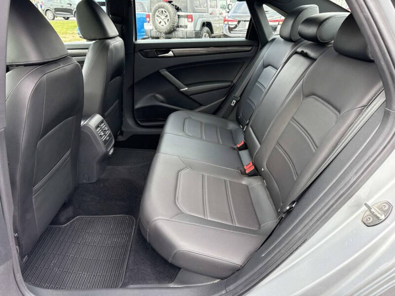 2021 Volkswagen Passat R-Line