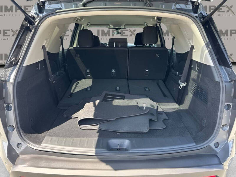 2025 Nissan Pathfinder S