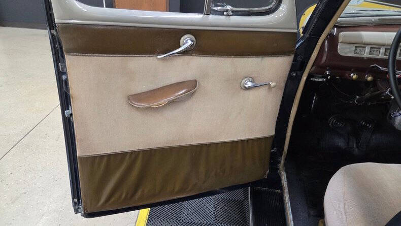 1947 Ford Deluxe
