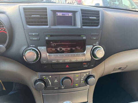 2012 Toyota Highlander SE