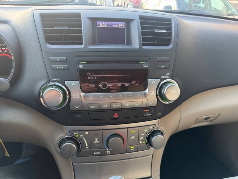 2012 Toyota Highlander SE