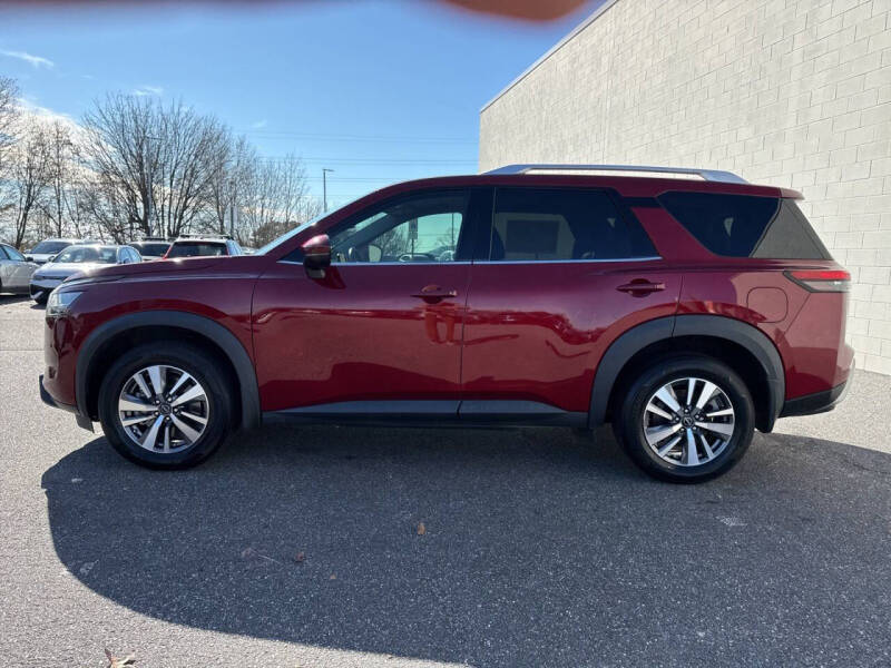 2022 Nissan Pathfinder SL