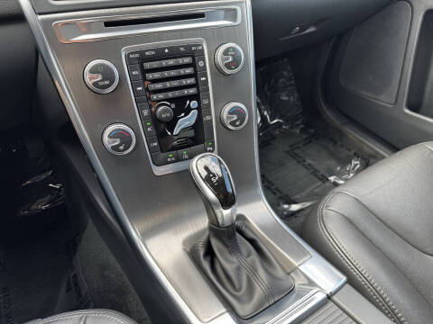 2016 Volvo XC60 T6 Drive-E