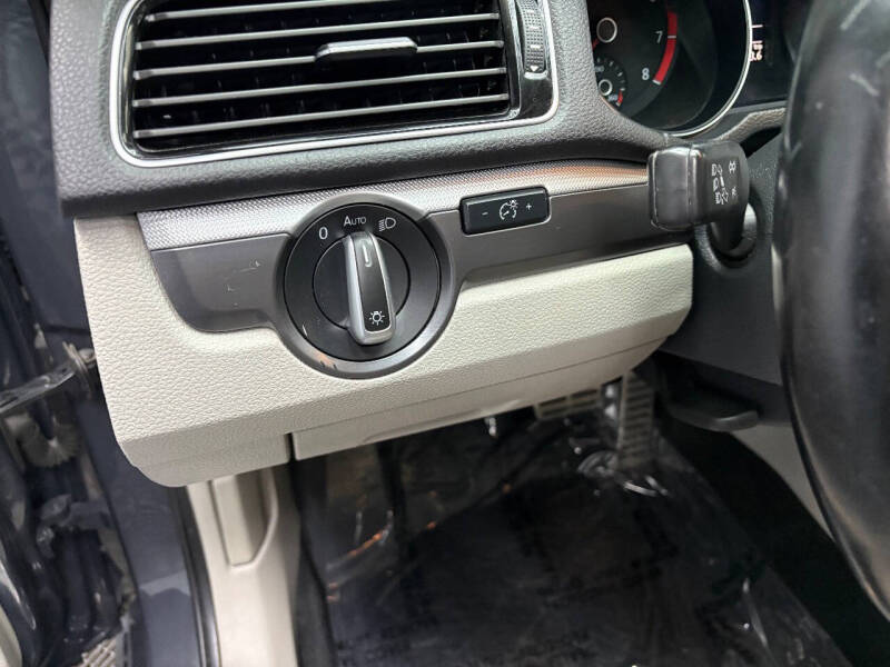 2017 Volkswagen Passat 1.8T R-Line