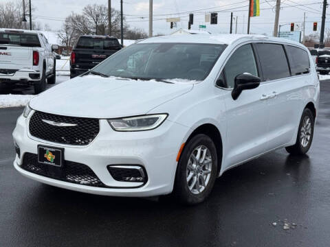 2025 Chrysler Pacifica Select