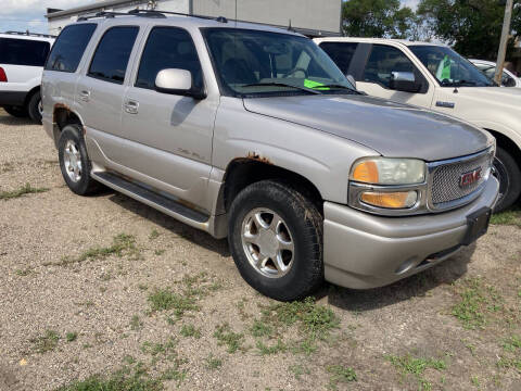 2004 GMC Yukon for sale at Auto Towne in Aberdeen SD