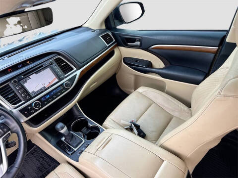 2017 Toyota Highlander Limited Platinum