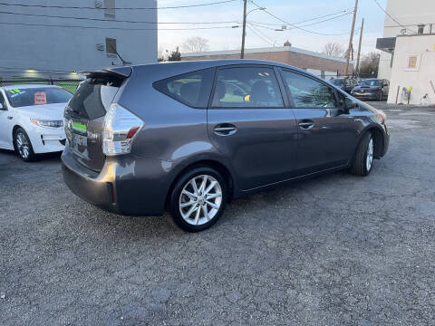 2012 Toyota Prius v Five