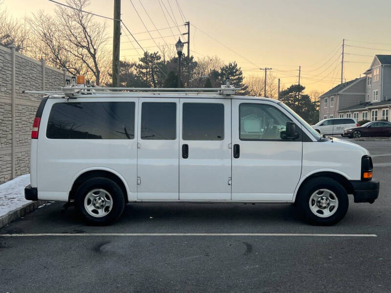 2008 Chevrolet Express Cargo Work Van photo 5