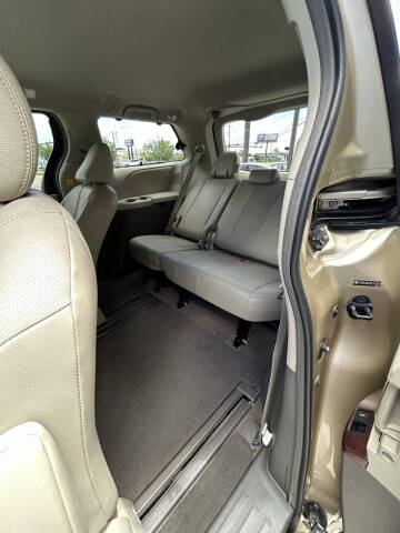 2013 Toyota Sienna XLE 8-Passenger