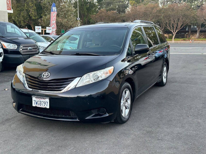 2017 Toyota Sienna LE 8-Passenger