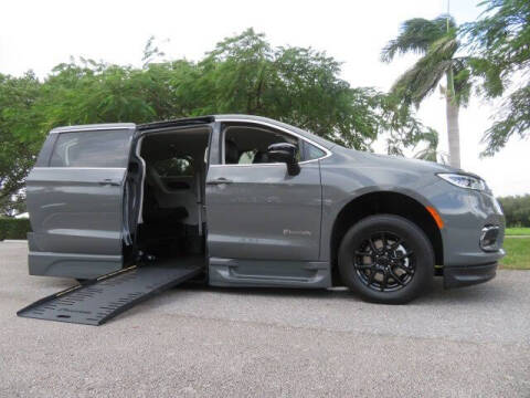 2024 Chrysler Pacifica Touring L