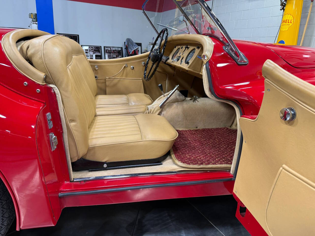 1956 Jaguar XK 140 Roadster 34
