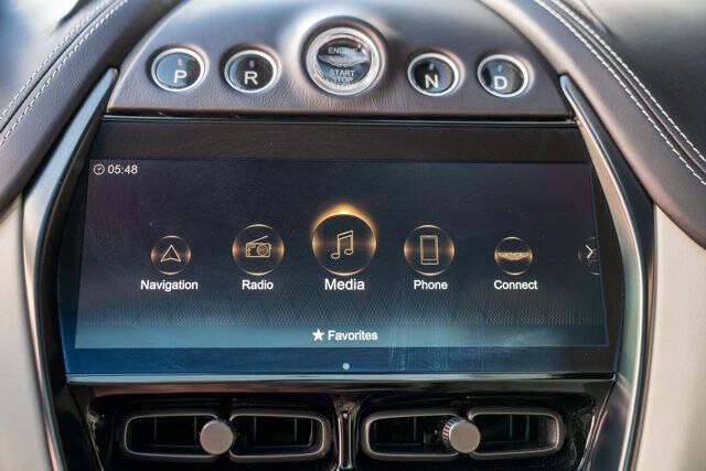 2021 Aston Martin DBX 18