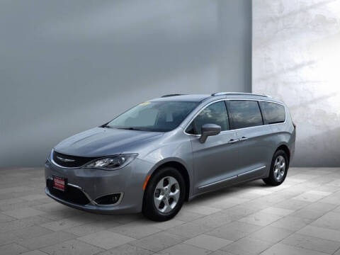 2017 Chrysler Pacifica Touring-L Plus Photo