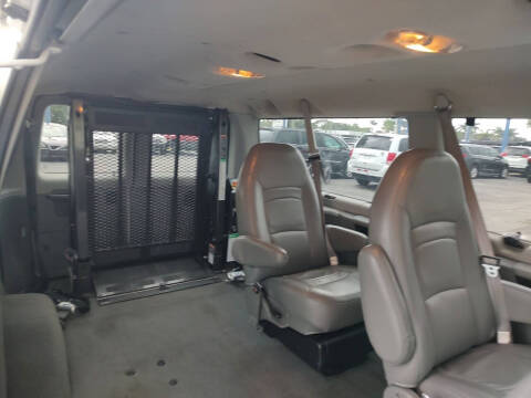 2005 Ford E-Series E-150 Chateau