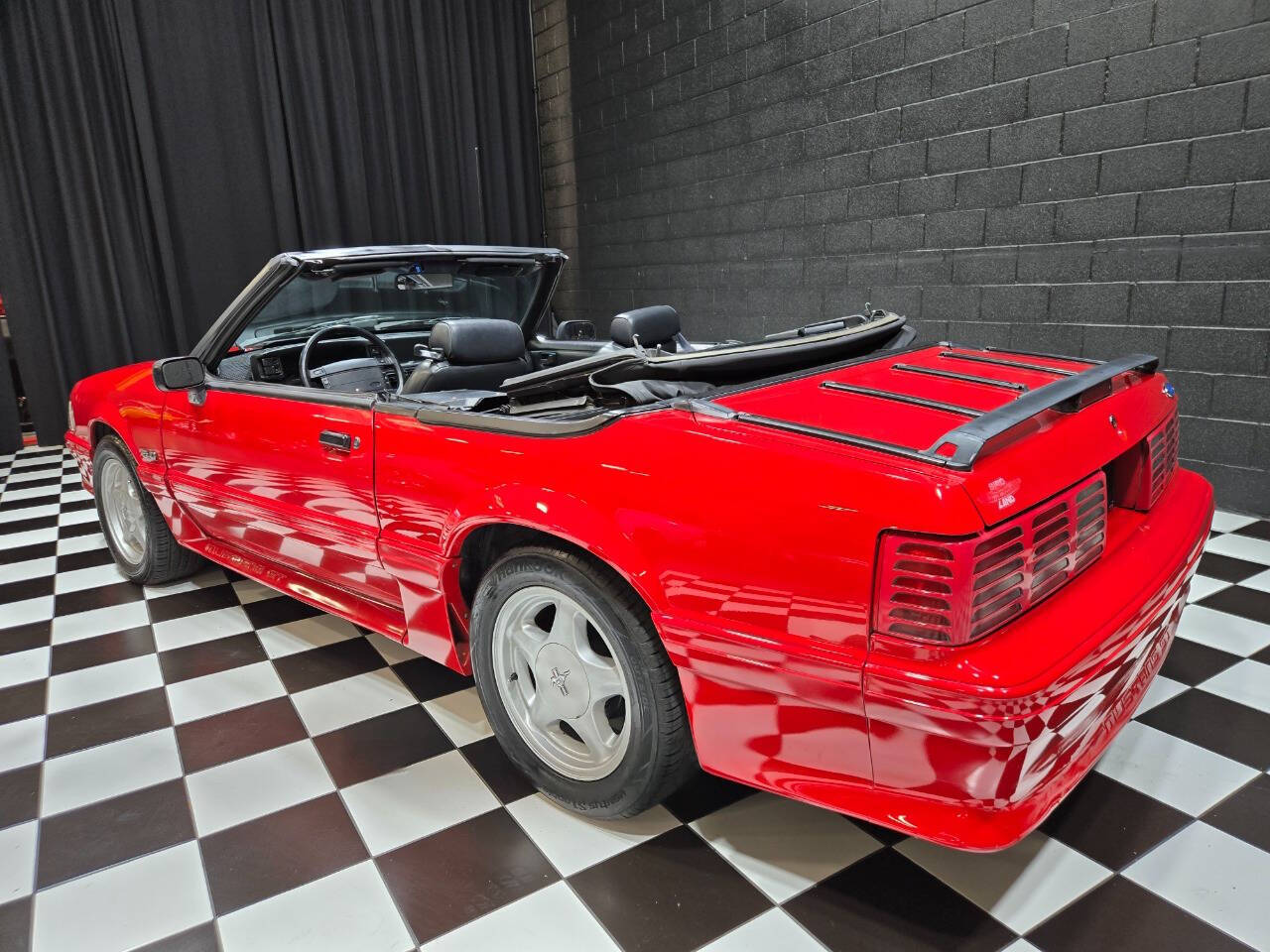 1992 Ford Mustang 20