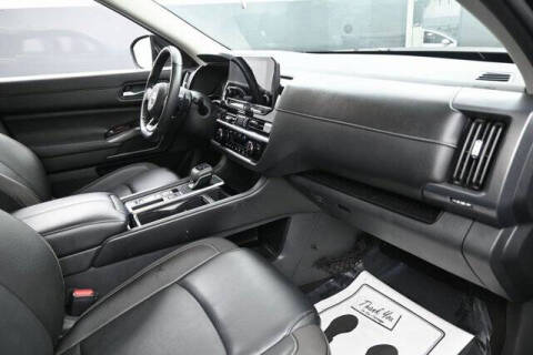 2023 Nissan Pathfinder SL