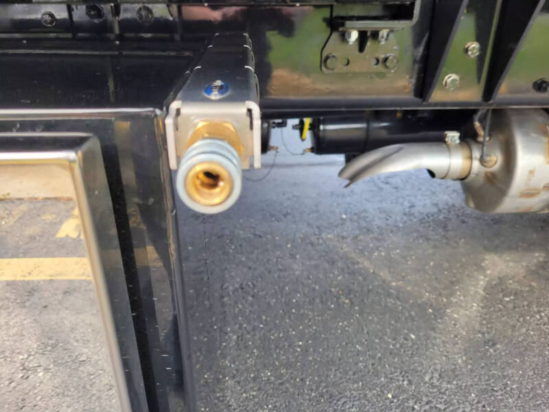 2025 Freightliner M2 106