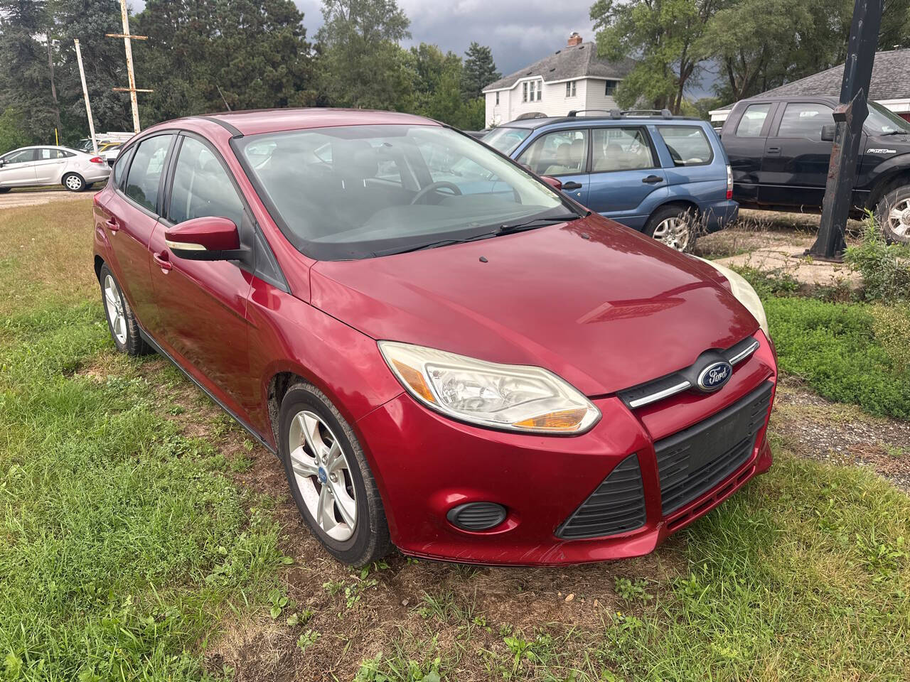 Red 2013 Ford Focus SE SE 4dr Hatchback 1