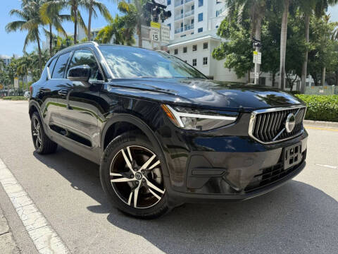 2025 Volvo XC40 B5 Core Bright Theme