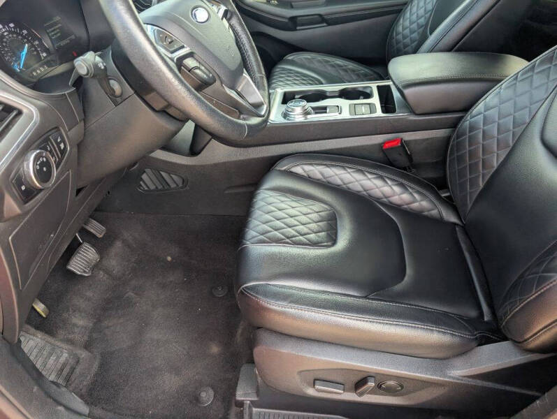 2024 Ford Edge Titanium