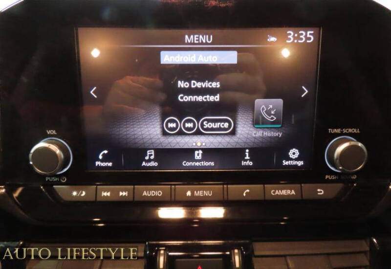 2022 Nissan Pathfinder SV