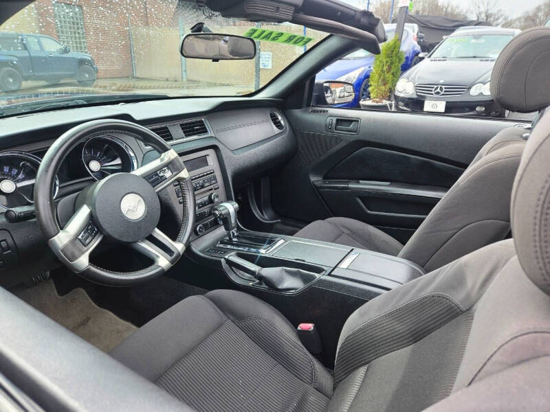 2012 Ford Mustang V6