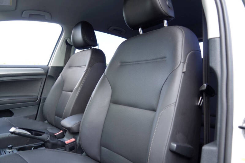 2015 Volkswagen Golf TDI SE