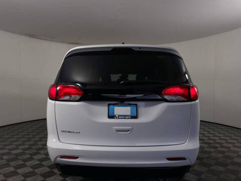 2024 Chrysler Voyager LX