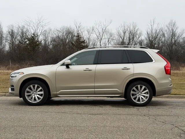 2016 Volvo XC90 T6 Momentum