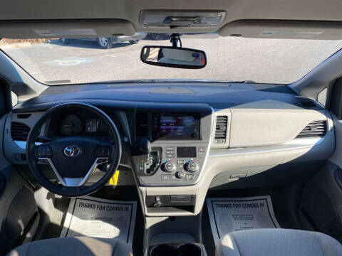 2017 Toyota Sienna LE 7-Passenger