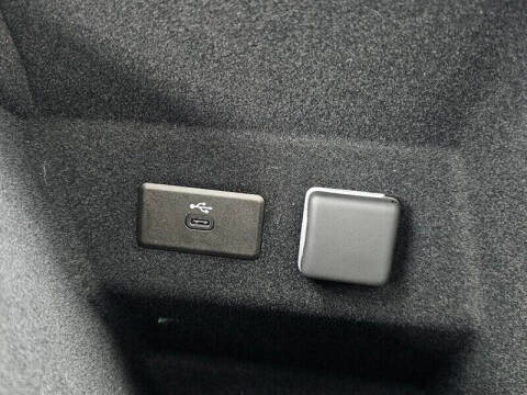 2024 Cadillac LYRIQ Luxury 3