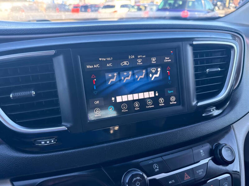 2020 Chrysler Voyager LXi