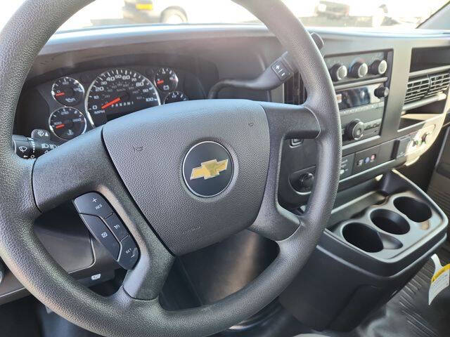 2025 Chevrolet Express 3500