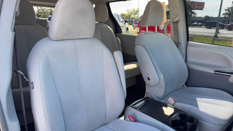 2012 Toyota Sienna LE 7-Passenger