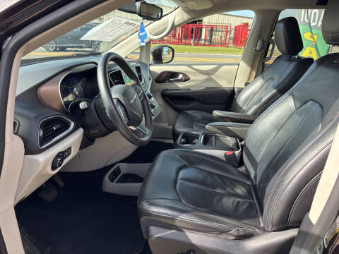 2017 Chrysler Pacifica Touring-L