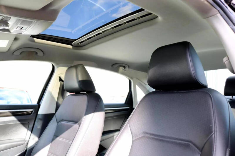 2019 Volkswagen Passat SE R-Line