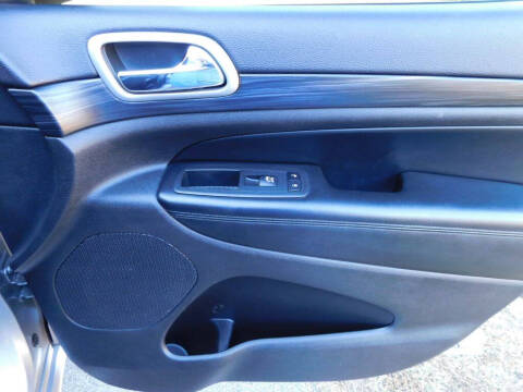 2019 Jeep Grand Cherokee Laredo