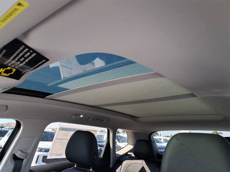 2026 Volkswagen Taos SE Black